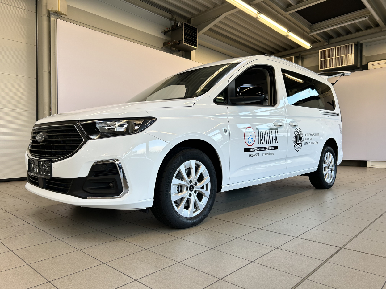 Foto van een wagen, aangepast voor rolstoelvervoer